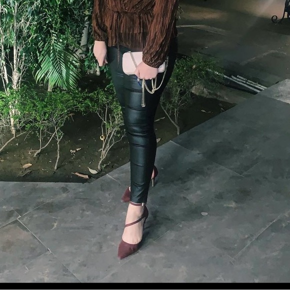 Nude pink Kate spade sling bag with chain detail - Picture 2 of 9